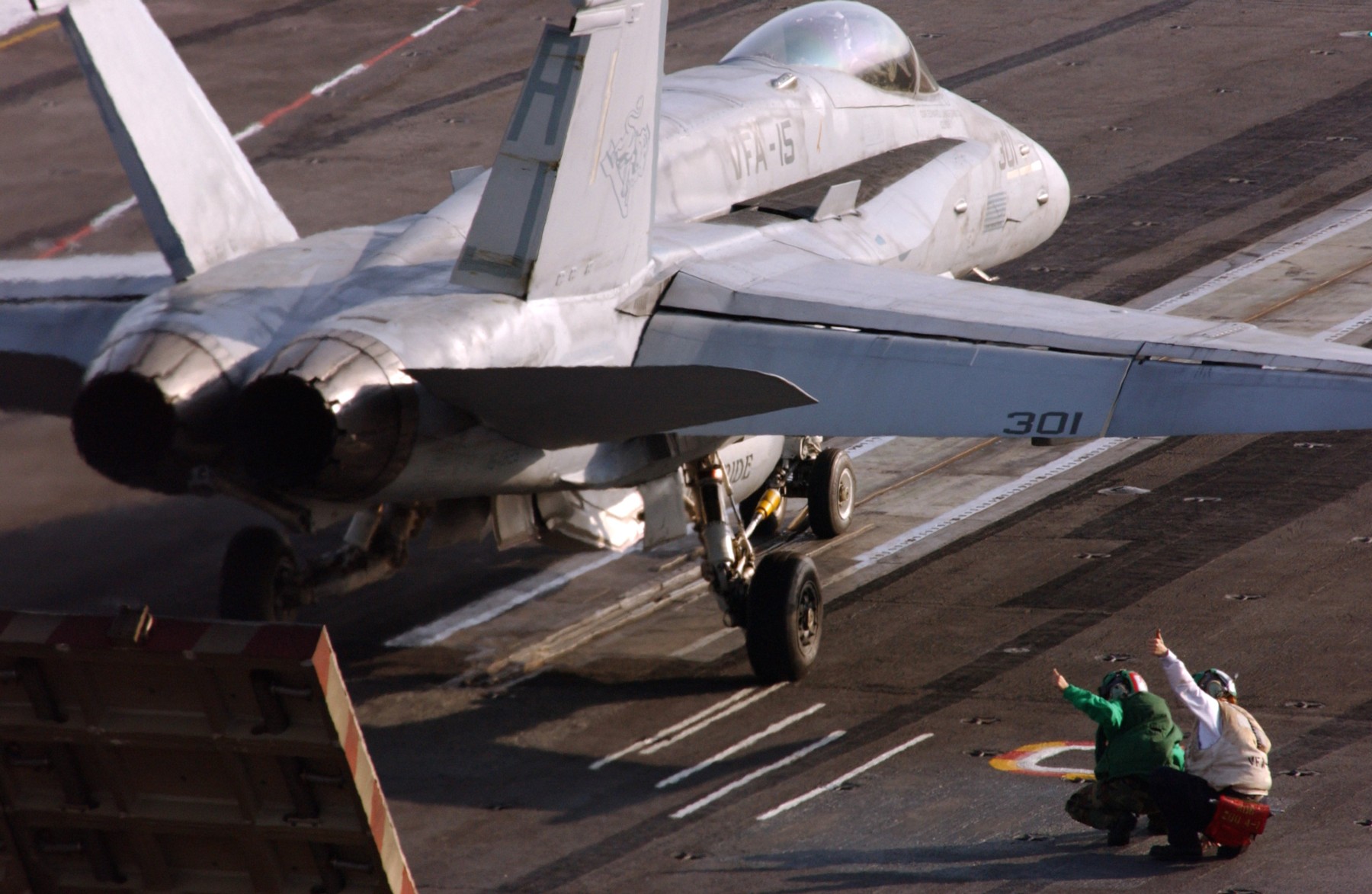 vfa-15 valions strike fighter squadron f/a-18c hornet cvn-75 uss harry s. truman cvw-8 us navy carrier qualifications 90p
