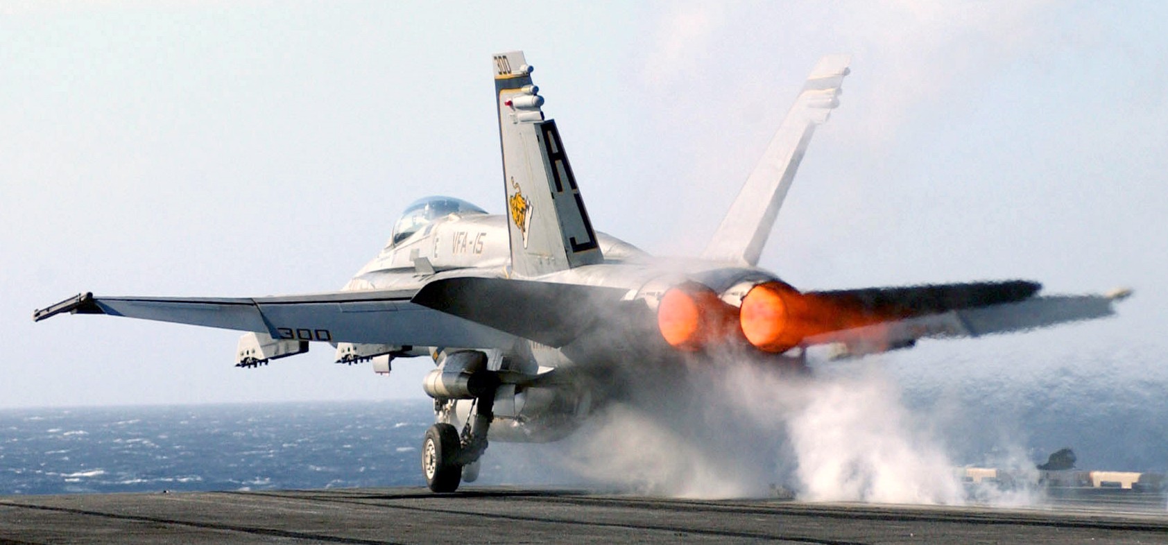 vfa-15 valions strike fighter squadron f/a-18c hornet cvn-71 uss theodore roosevelt cvw-8 us navy 91p