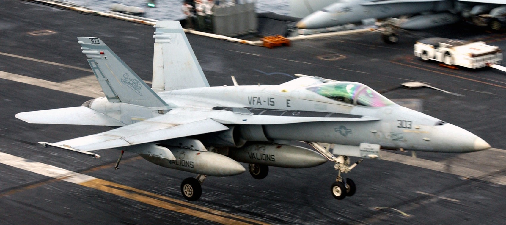 vfa-15 valions strike fighter squadron f/a-18c hornet cvn-71 uss theodore roosevelt cvw-8 us navy 92p