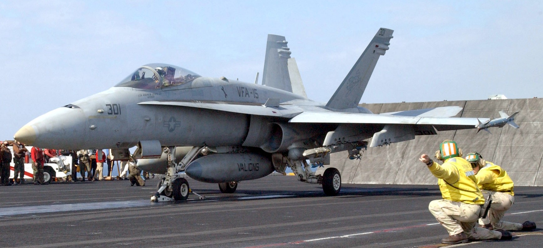 vfa-15 valions strike fighter squadron f/a-18c hornet cvn-71 uss theodore roosevelt cvw-8 us navy 104p