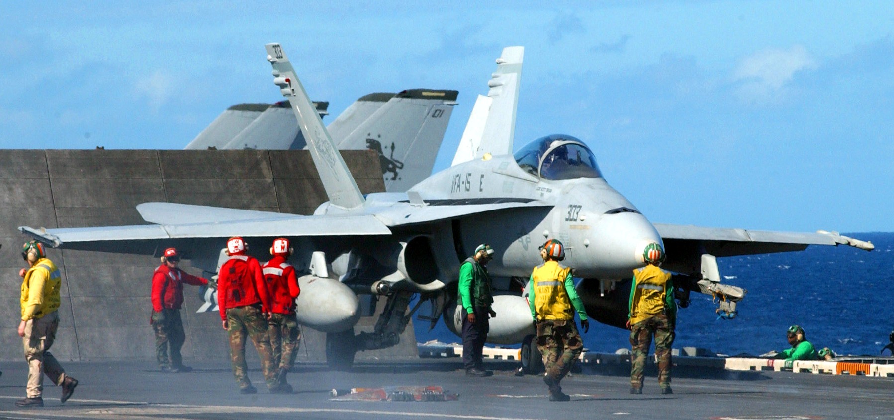 vfa-15 valions strike fighter squadron f/a-18c hornet cvn-71 uss theodore roosevelt cvw-8 us navy 106p