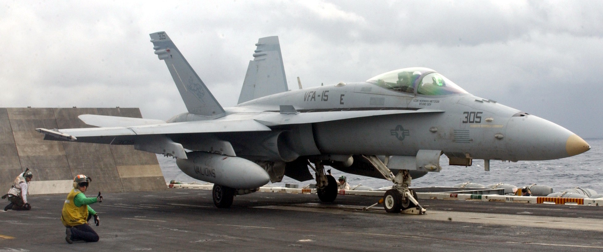 vfa-15 valions strike fighter squadron f/a-18c hornet cvn-71 uss theodore roosevelt cvw-8 us navy 107