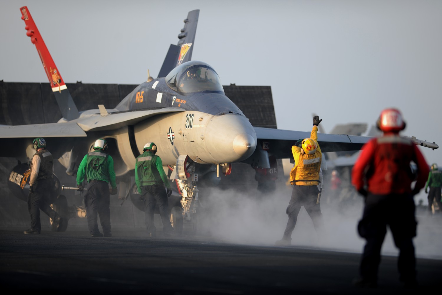 vfa-15 valions strike fighter squadron f/a-18c hornet cvn-77 uss george h. w. bush cvw-8 us navy 121p