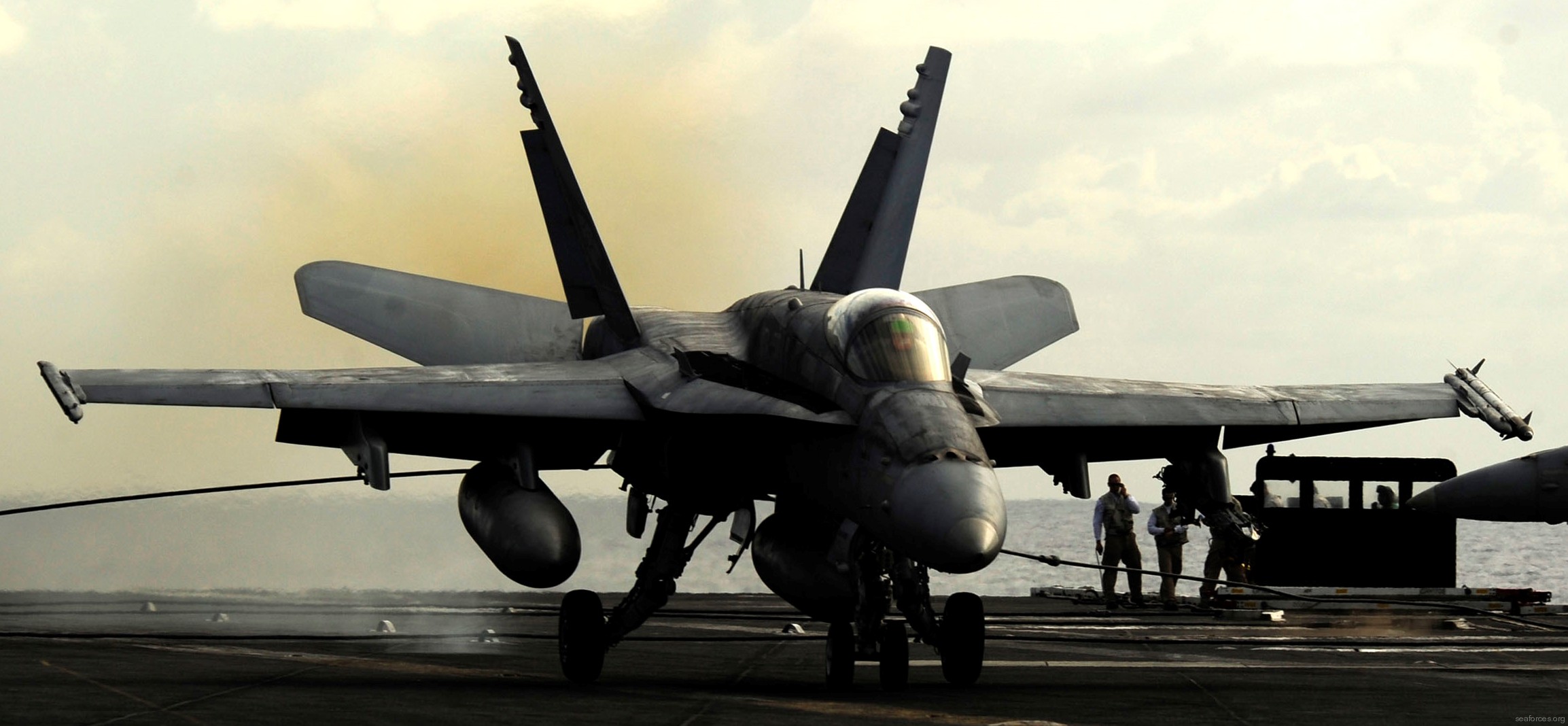 vfa-192 golden dragons strike fighter squadron navy f/a-18c hornet carrier air wing cvw-9 uss john c. stennis cvn-74 37