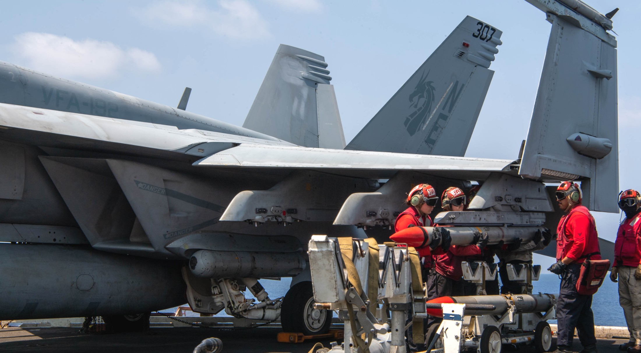 vfa-192 golden dragons f/a-18e super hornet strike fighter squadron cvn-70 uss carl vinson amraam missile 224