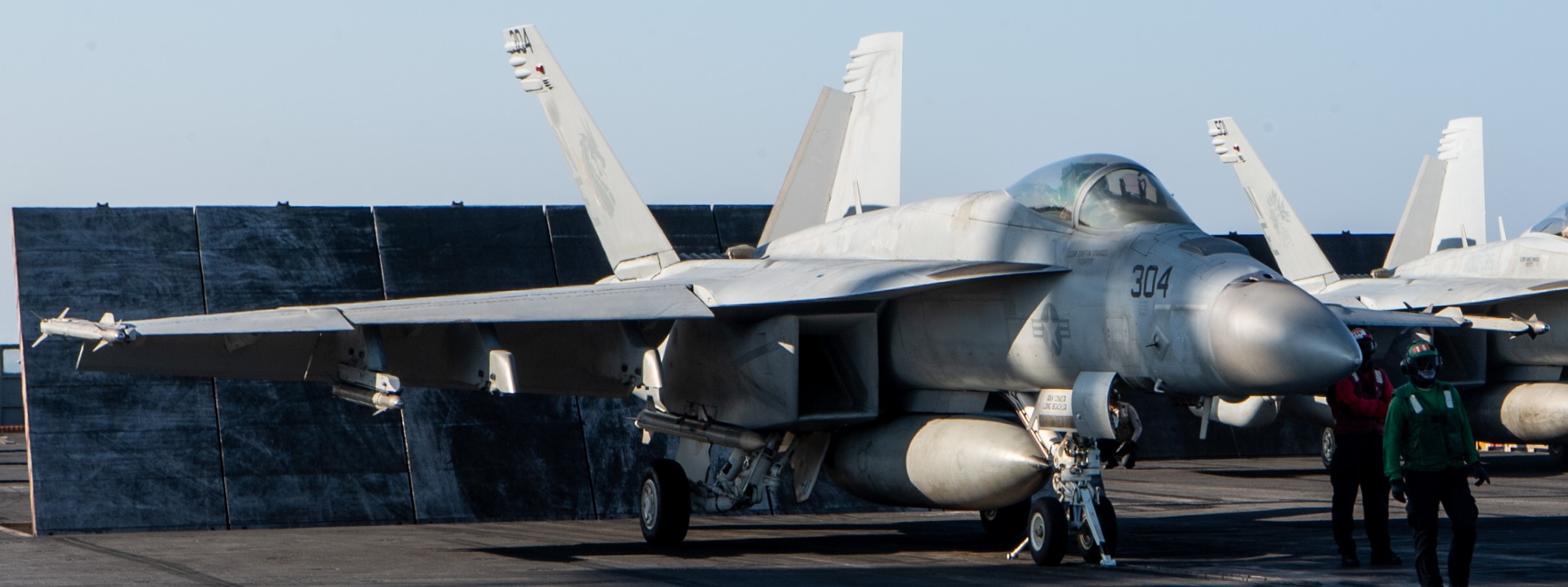 vfa-192 golden dragons f/a-18e super hornet strike fighter squadron cvn-70 uss carl vinson 227