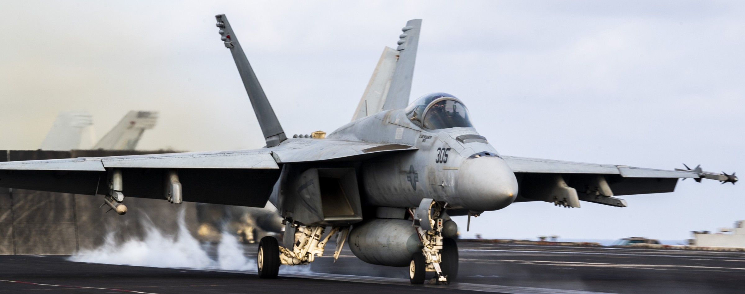 vfa-192 golden dragons f/a-18e super hornet strike fighter squadron cvn-70 uss carl vinson 2025 230