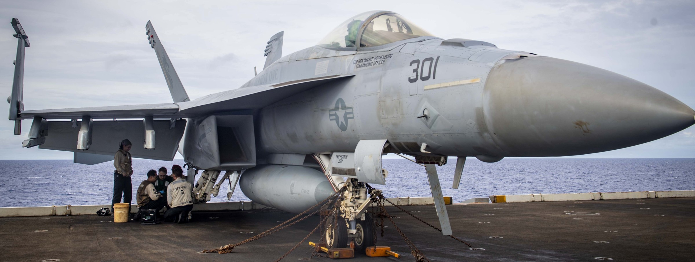 vfa-192 golden dragons f/a-18e super hornet strike fighter squadron cvn-70 uss carl vinson 240
