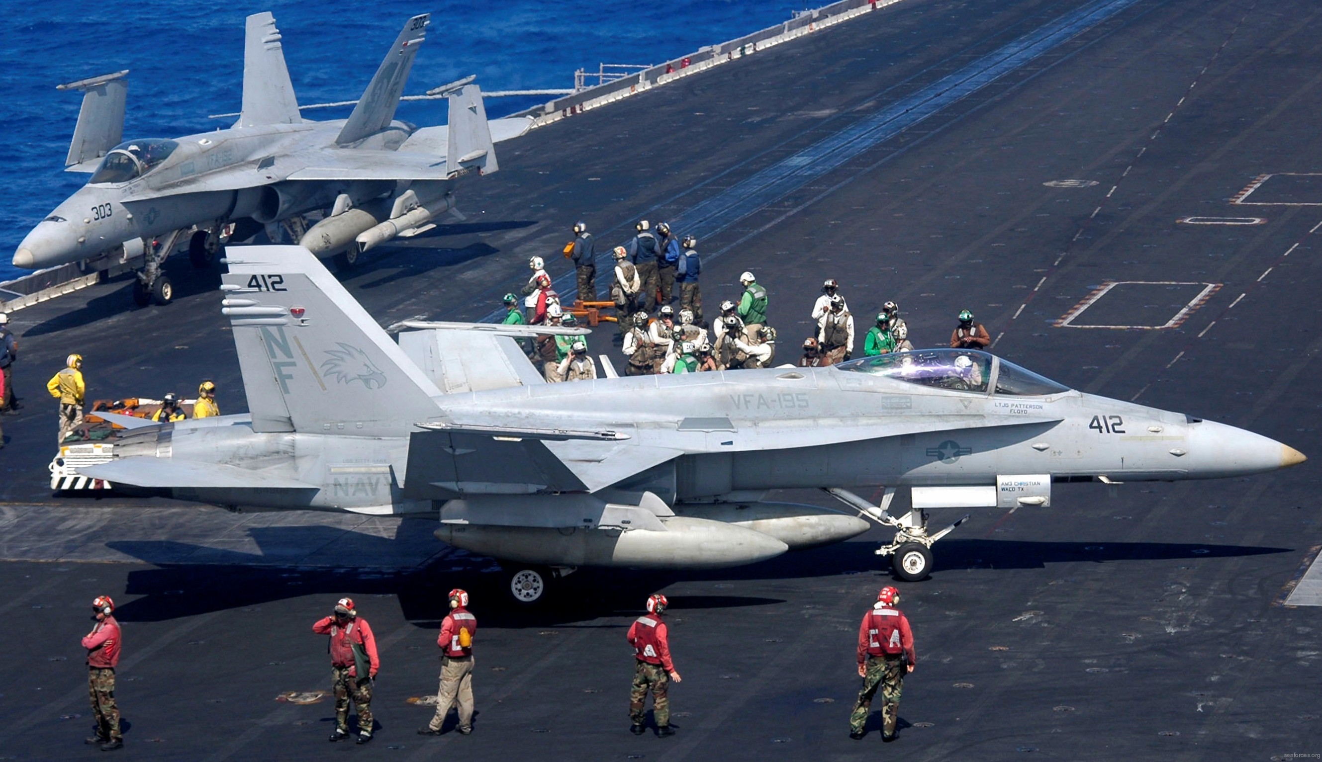 vfa-195 dambusters strike fighter squadron navy f/a-18c hornet carrier air wing cvw-5 uss kitty hawk cv-63 70