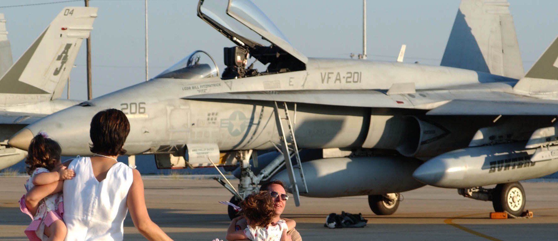 vfa-201 hunters strike fighter squadron us navy reserve f/a-18a hornet 18 nas jrb fort worth texas