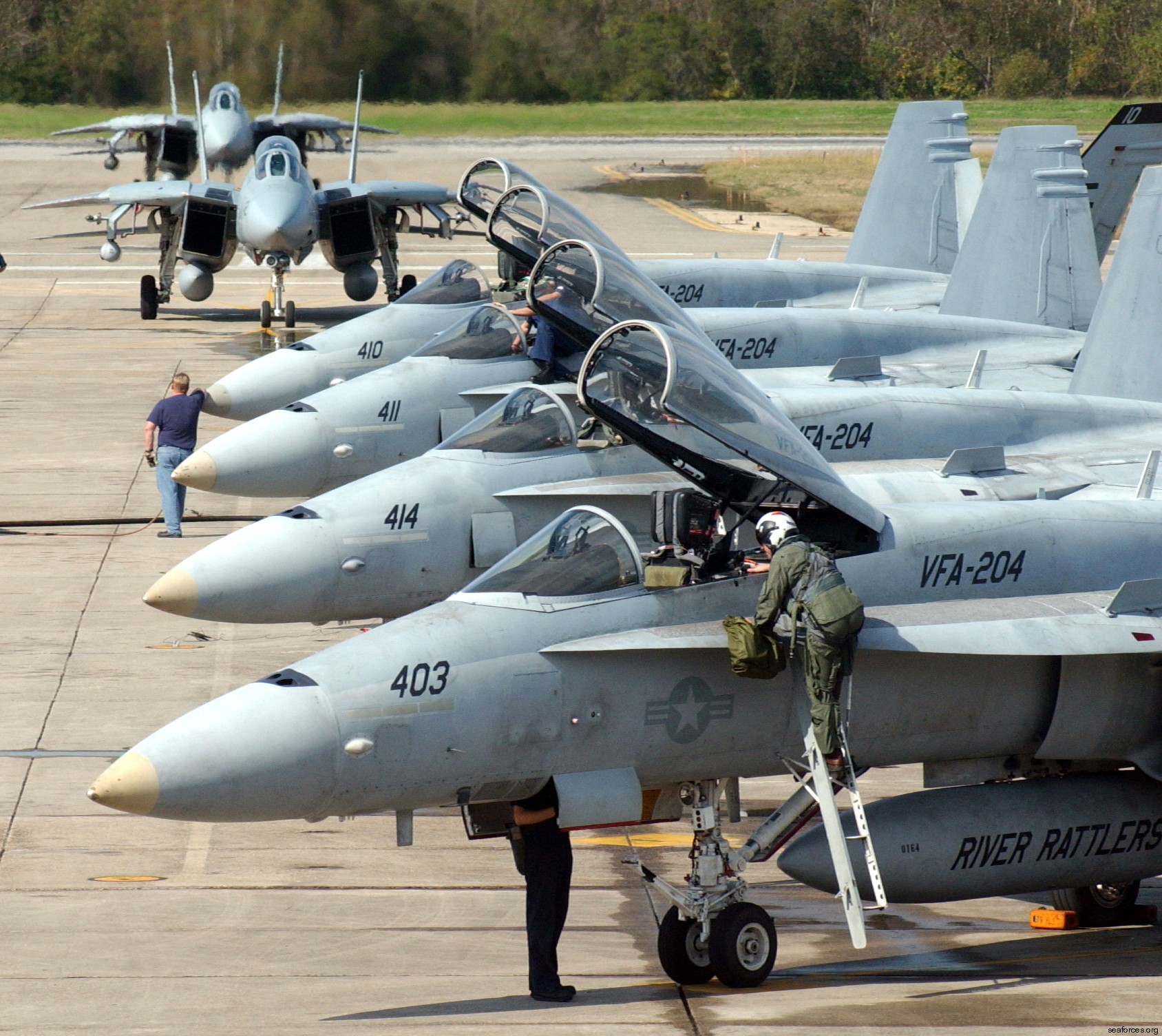 vfa-204 river rattlers f/a-18a+ hornet strike fighter squadron us navy reserve 13
