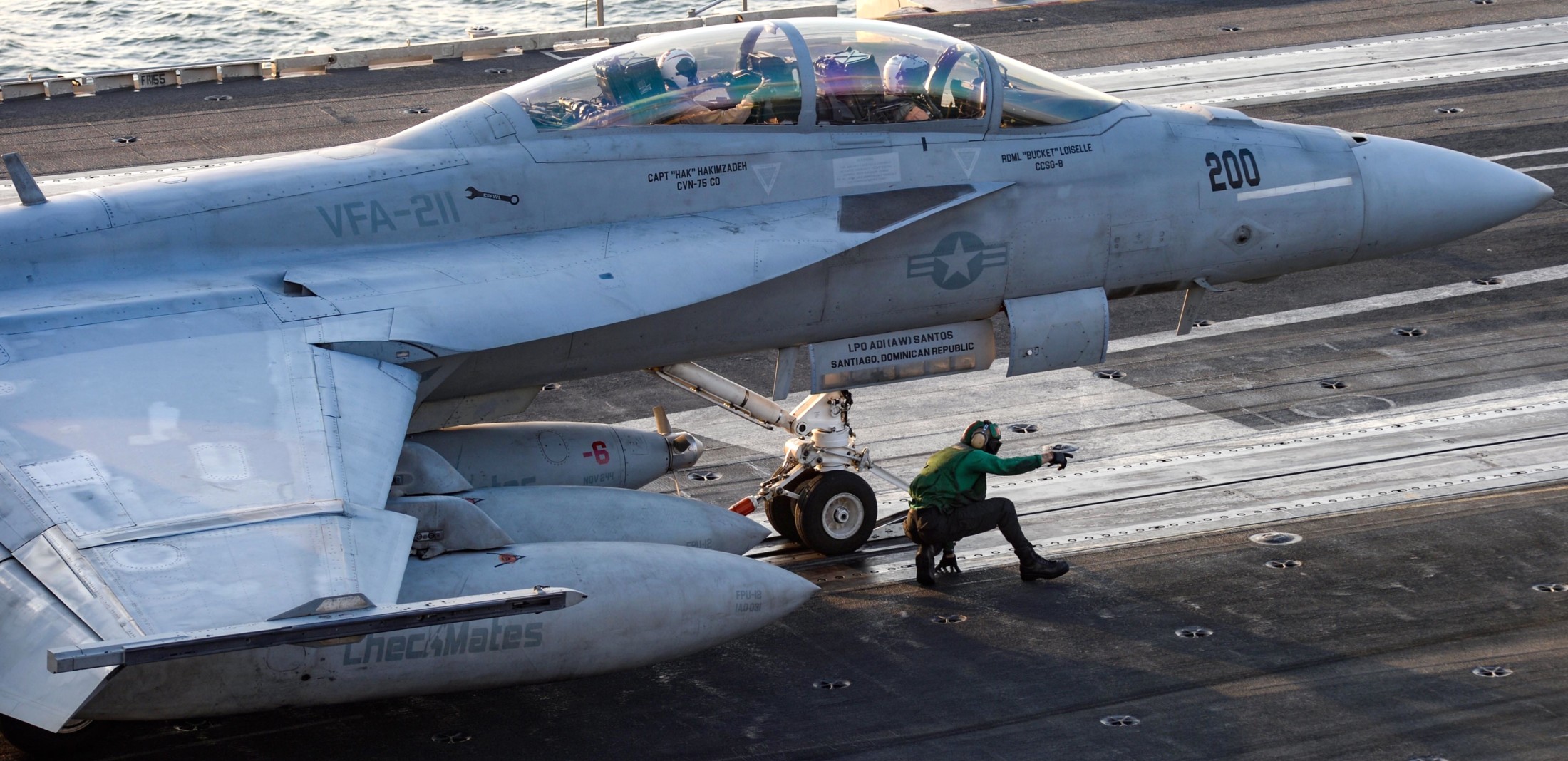 vfa-211 fighting checkmates strike fighter squadron f/a-18f super hornet cvw-1 uss harry s. truman cvn-75 122