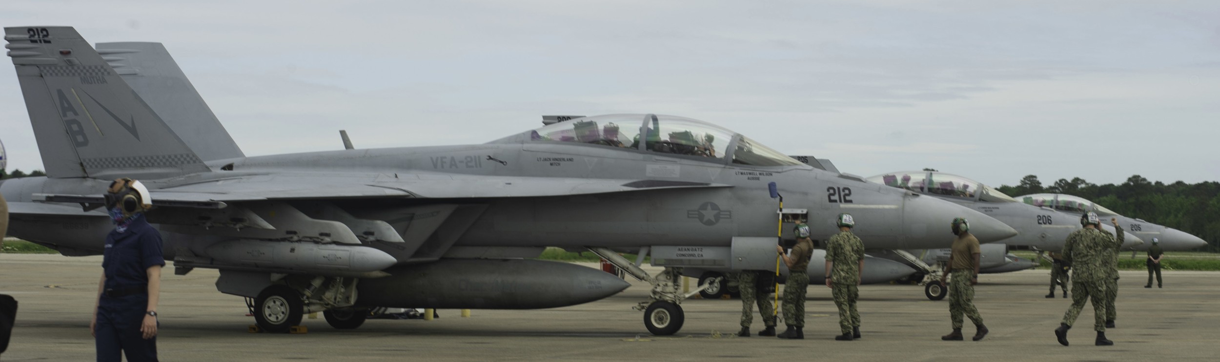 vfa-211 fighting checkmates strike fighter squadron f/a-18f super hornet returning nas oceana virginia 2020 132