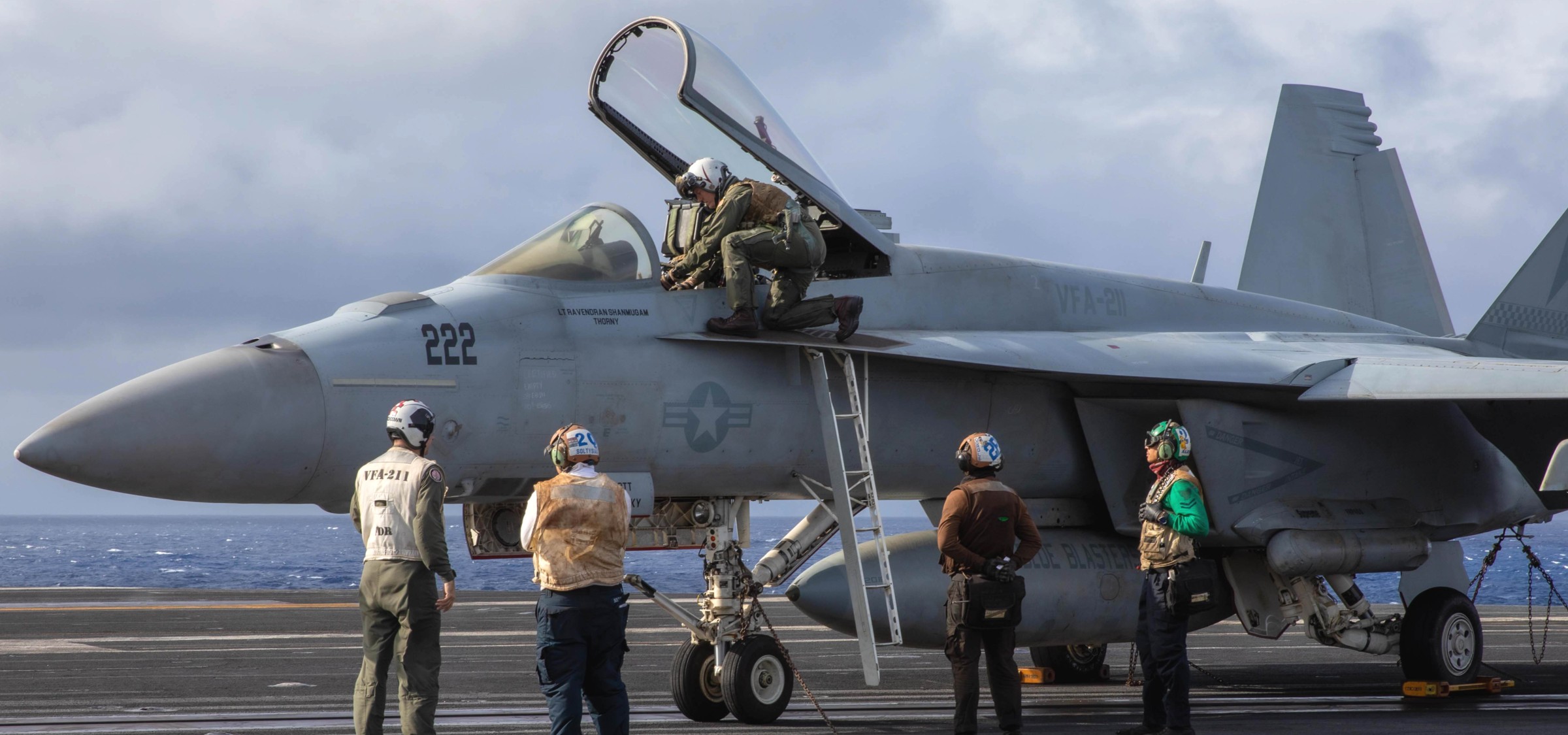 vfa-211 fighting checkmates strike fighter squadron f/a-18e super hornet cvw-11 uss theodore roosevelt cvn-71 167