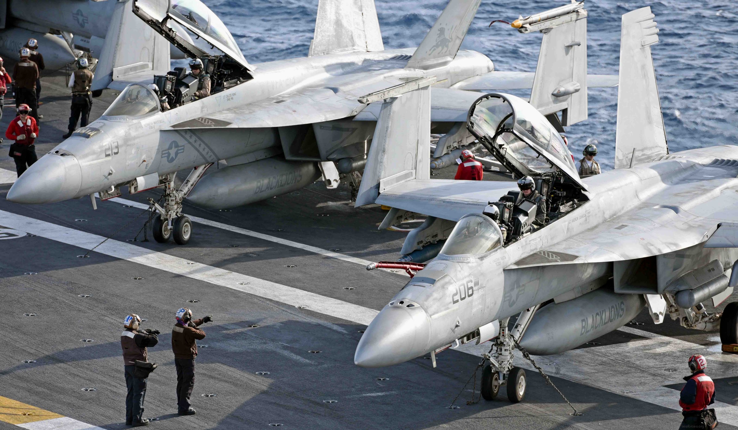 vfa-213 black lions strike fighter squadron us navy f/a-18f super hornet cvw-8 uss george h. w. bush cvn-77 54