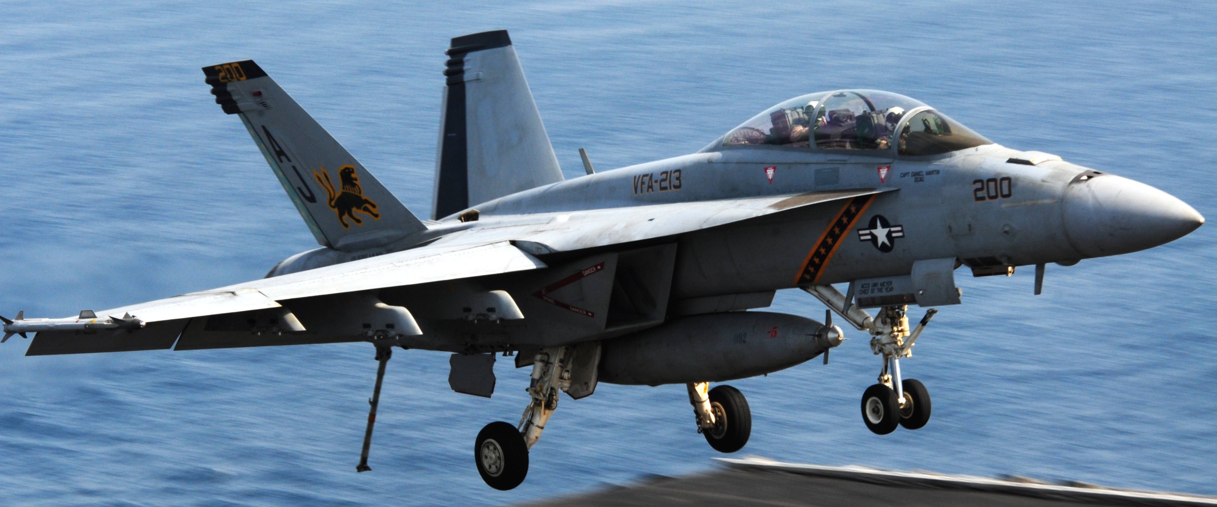 vfa-213 black lions strike fighter squadron us navy f/a-18f super hornet cvw-8 uss george h. w. bush cvn-77 69