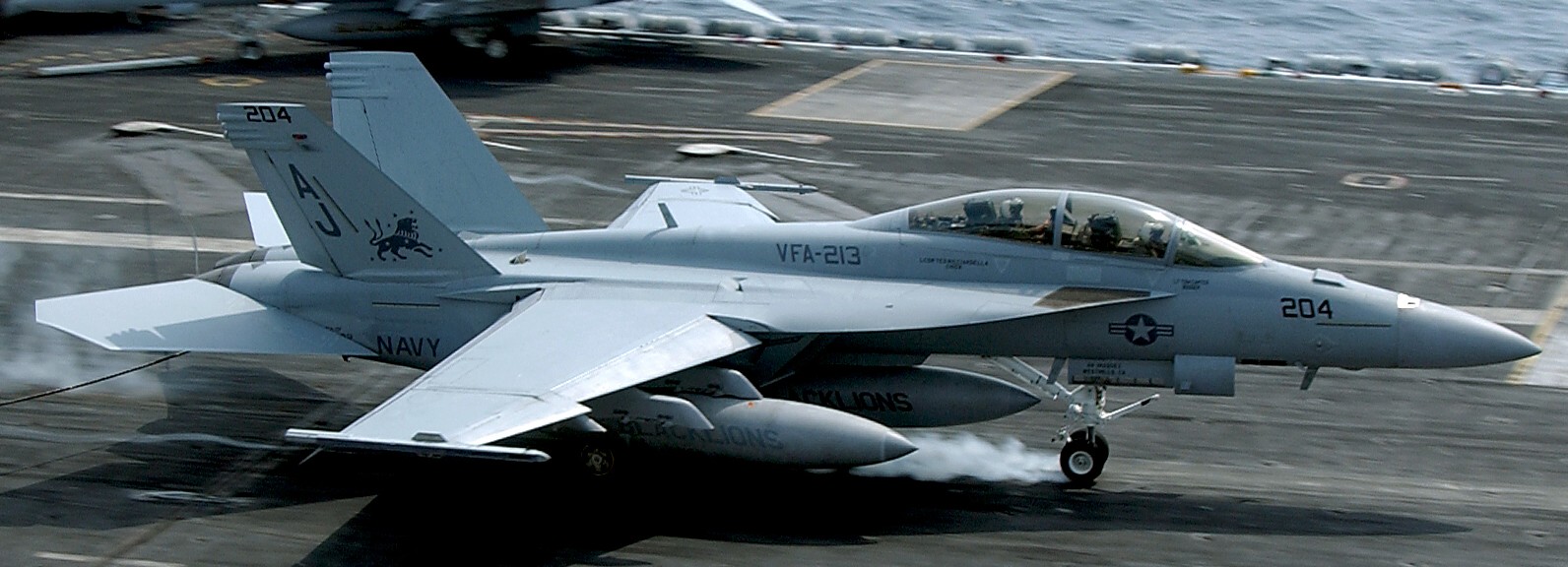 vfa-213 black lions strike fighter squadron us navy f/a-18f super hornet cvw-8 uss theodore roosevelt cvn-71 82