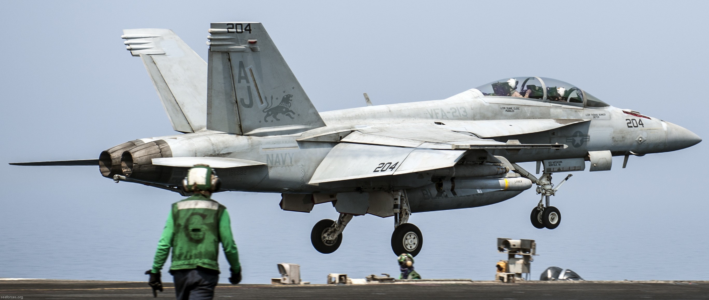 vfa-213 black lions strike fighter squadron us navy f/a-18f super hornet cvw-8 uss george h. w. bush cvn-77 88