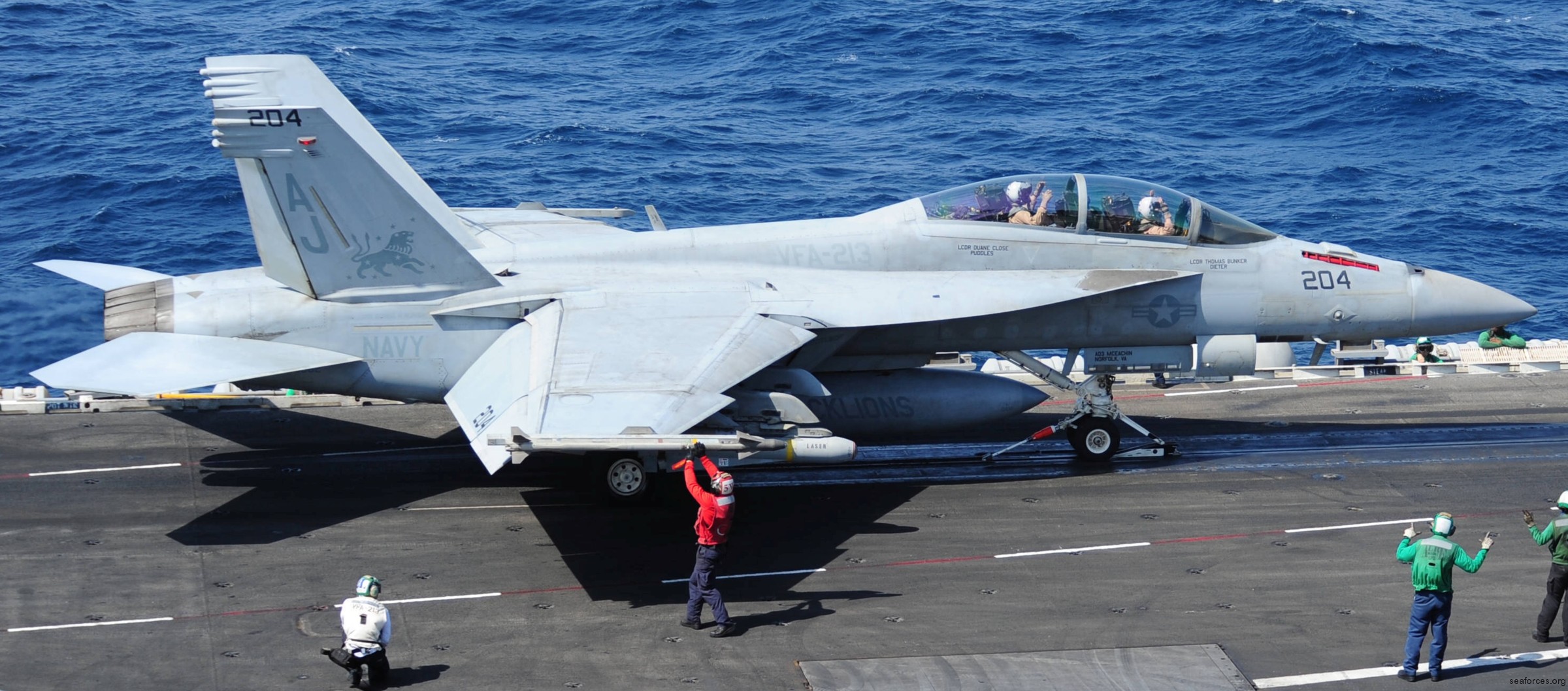 vfa-213 black lions strike fighter squadron us navy f/a-18f super hornet cvw-8 uss george h. w. bush cvn-77 97