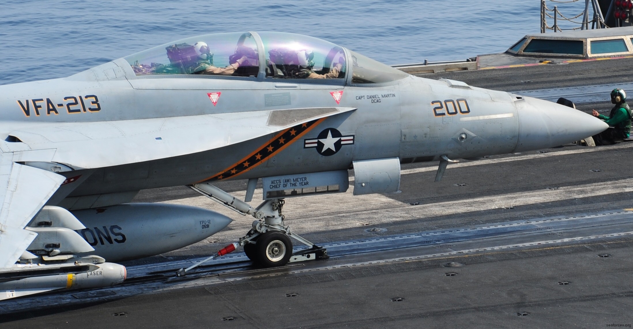 vfa-213 black lions strike fighter squadron us navy f/a-18f super hornet cvw-8 uss george h. w. bush cvn-77 102