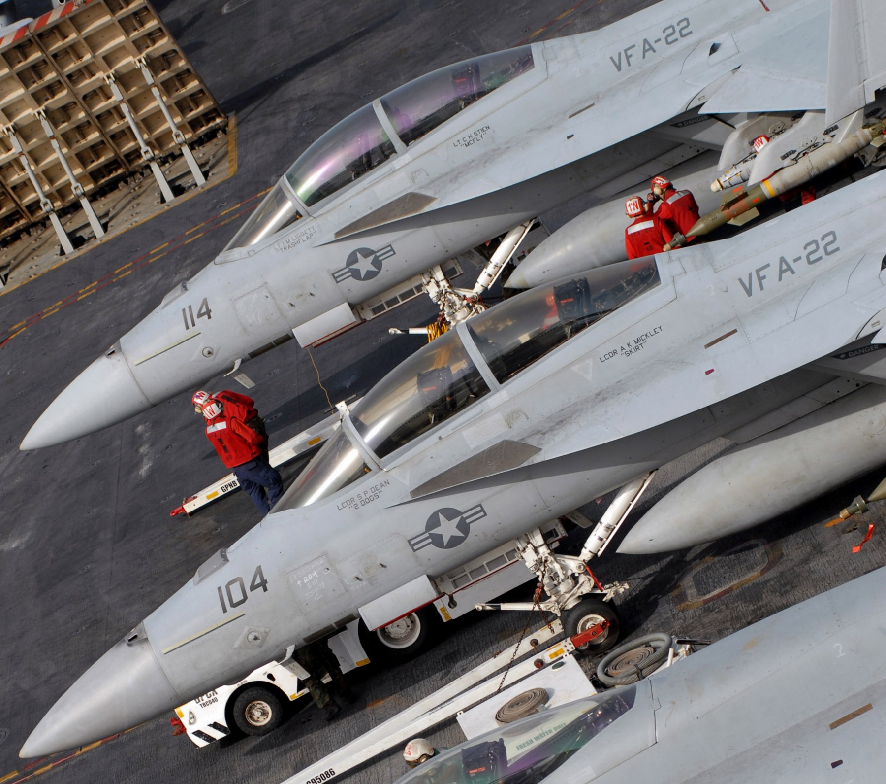 vfa-22 fighting redcocks strike fighter squadron f/a-18f super hornet cvn-76 uss ronald reagan cvw-14 us navy 16