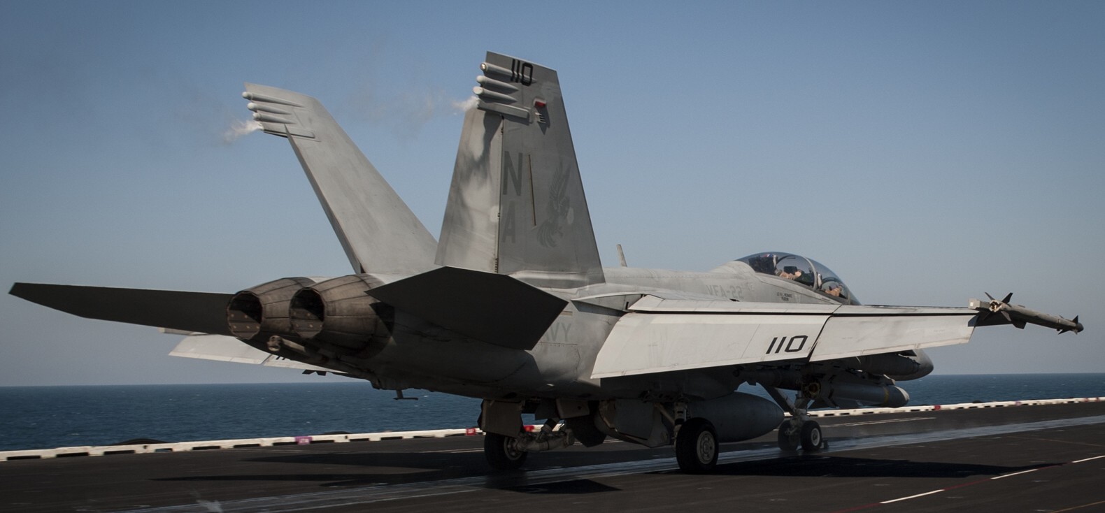 vfa-22 fighting redcocks strike fighter squadron f/a-18f super hornet cvn-70 uss carl vinson cvw-17 us navy 39