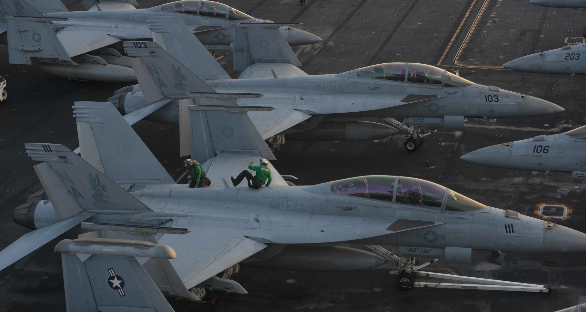 vfa-22 fighting redcocks strike fighter squadron f/a-18f super hornet cvn-68 uss nimitz cvw-17 us navy 83