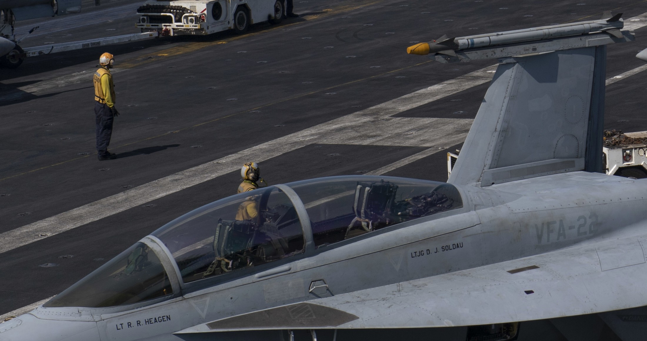 vfa-22 fighting redcocks strike fighter squadron f/a-18f super hornet cvn-68 uss nimitz cvw-17 us navy 84