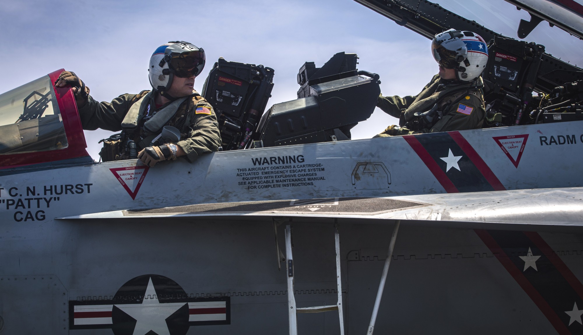 vfa-22 fighting redcocks strike fighter squadron f/a-18f super hornet cvw-17 cvn-68 uss nimitz 147 cockpit