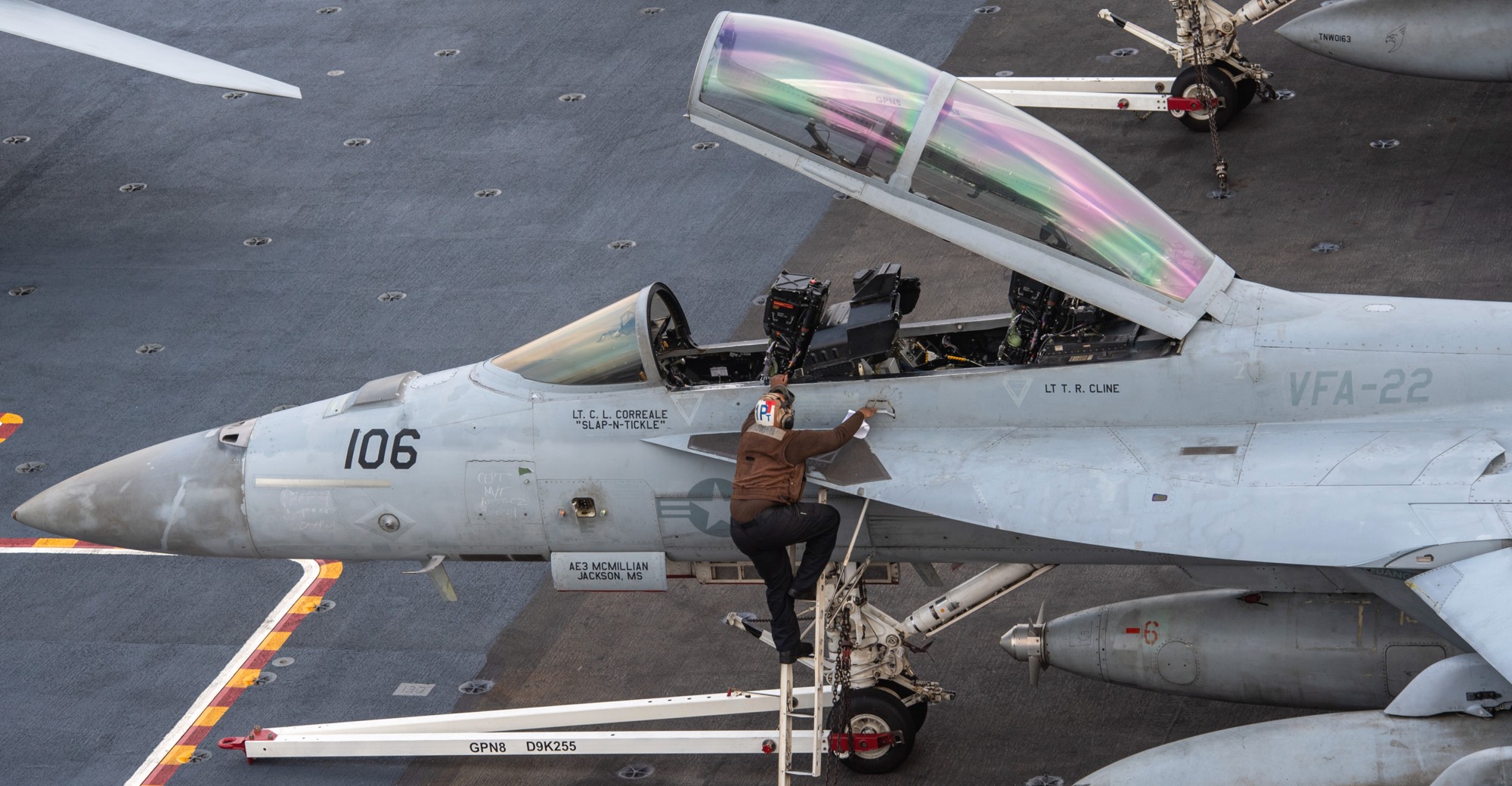 vfa-22 fighting redcocks strike fighter squadron f/a-18f super hornet cvw-17 cvn-68 uss nimitz 176