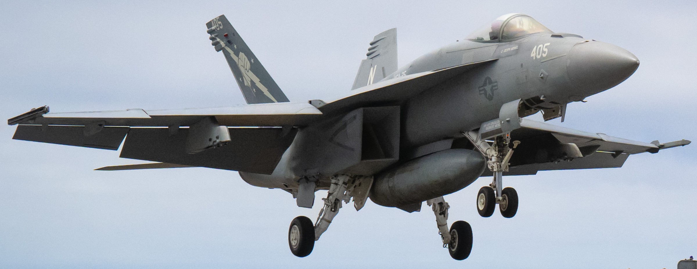 vfa-25 fist of the fleet strike fighter squadron f/a-18e super hornet cvw-11 cvn-71 uss theodore roosevelt 88