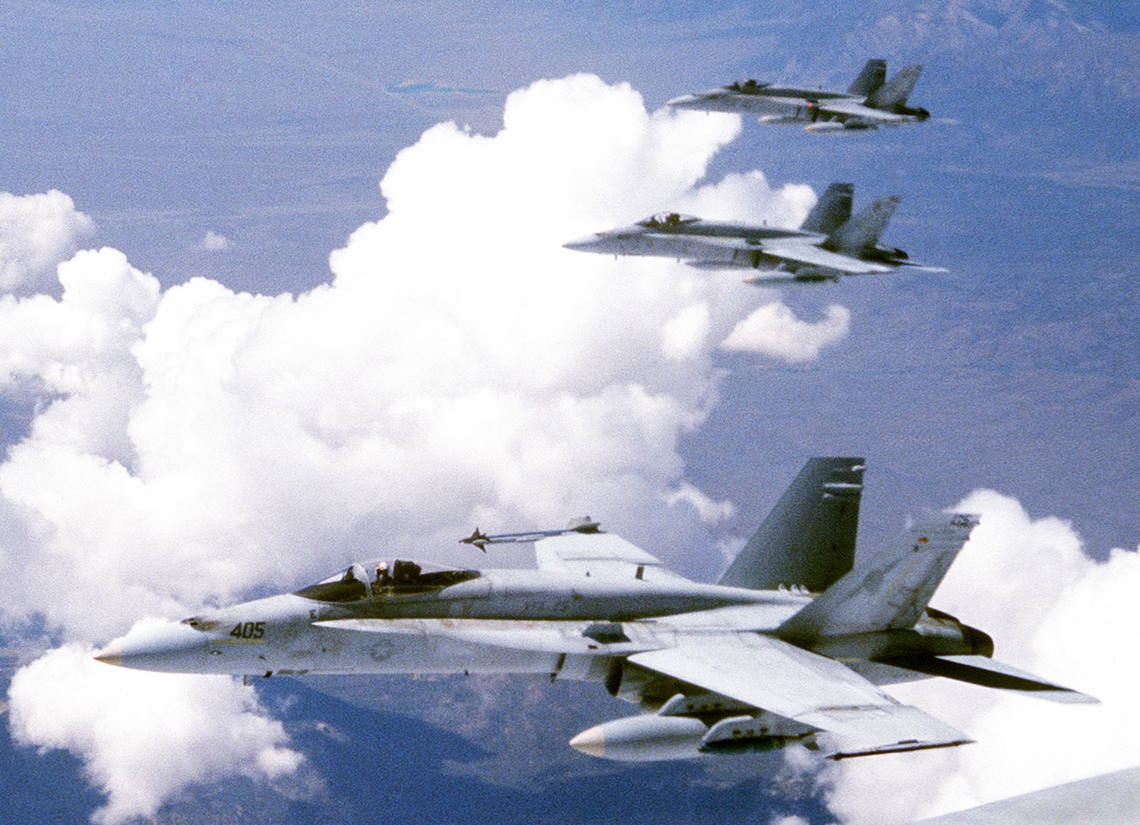 vfa-25 fist of the fleet strike fighter squadron f/a-18a hornet gallant eagle 1988 84p