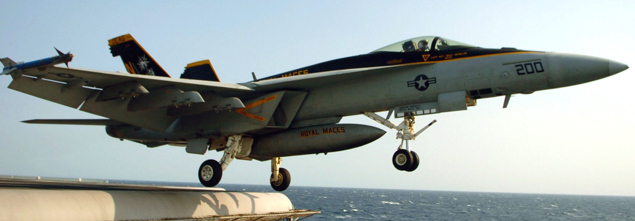 vfa-27 royal maces strike fighter squadron f/a-18e super hornet cv-63 uss kitty hawk cvw-5 us navy 16