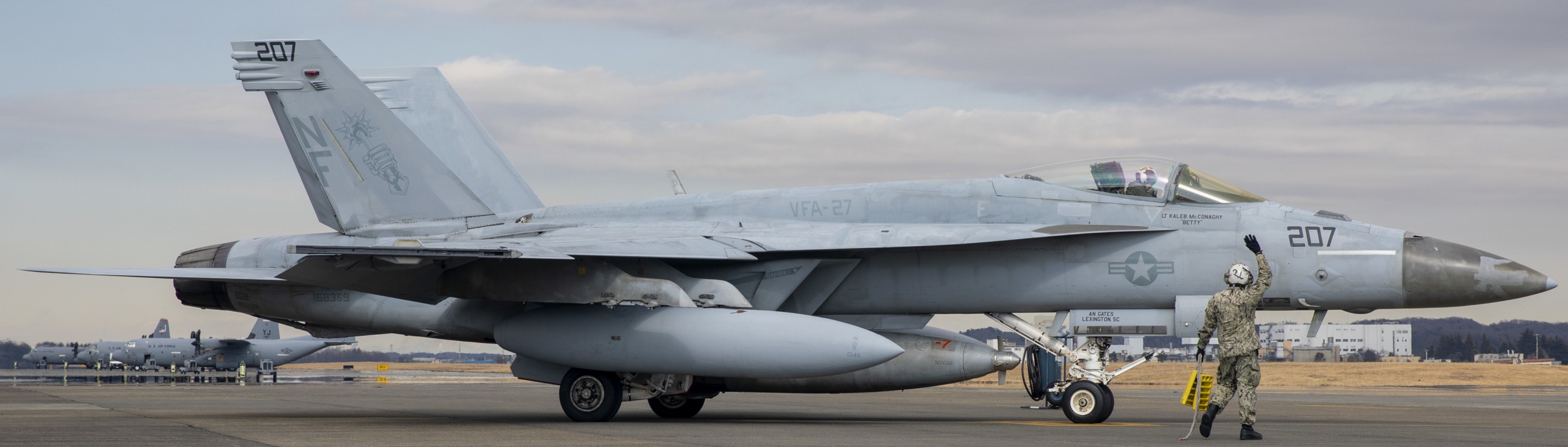 vfa-27 royal maces strike fighter squadron f/a-18e super hornet cvw-5 yokota air base japan 118