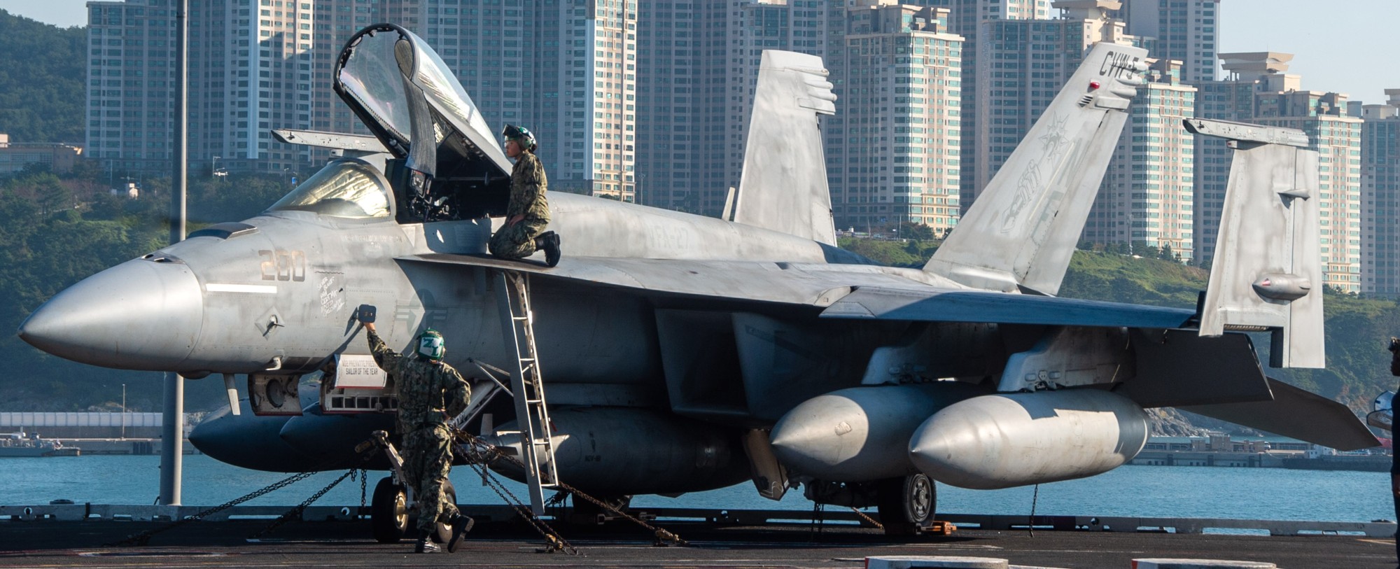VFA-27 Royal Maces Strike Fighter Squadron F/A-18E Hornet