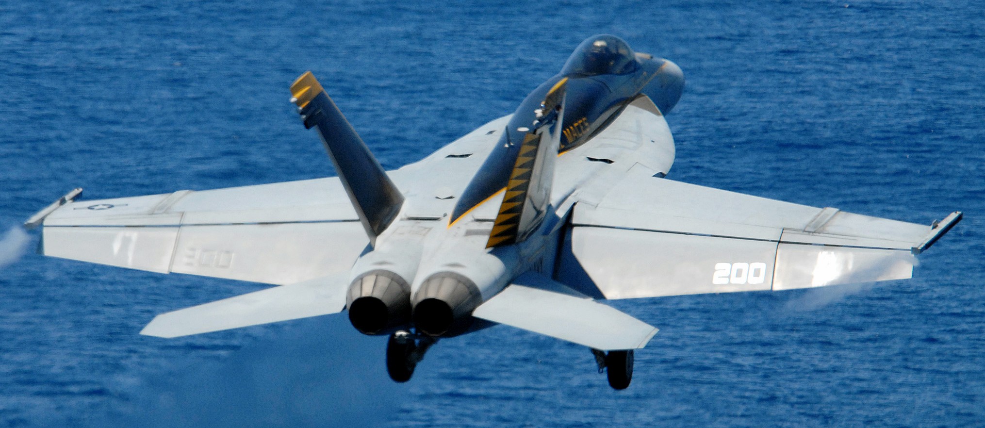 vfa-27 royal maces strike fighter squadron f/a-18e super hornet cvn-73 uss george washington cvw-5 us navy 134p