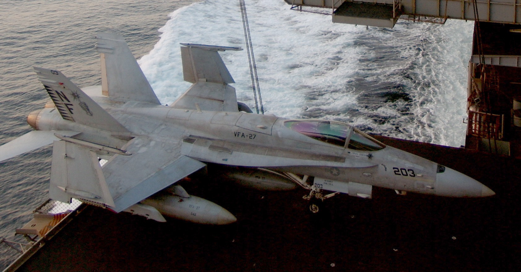 vfa-27 royal maces strike fighter squadron f/a-18c hornet cv-63 uss kitty hawk cvw-5 us navy 162p