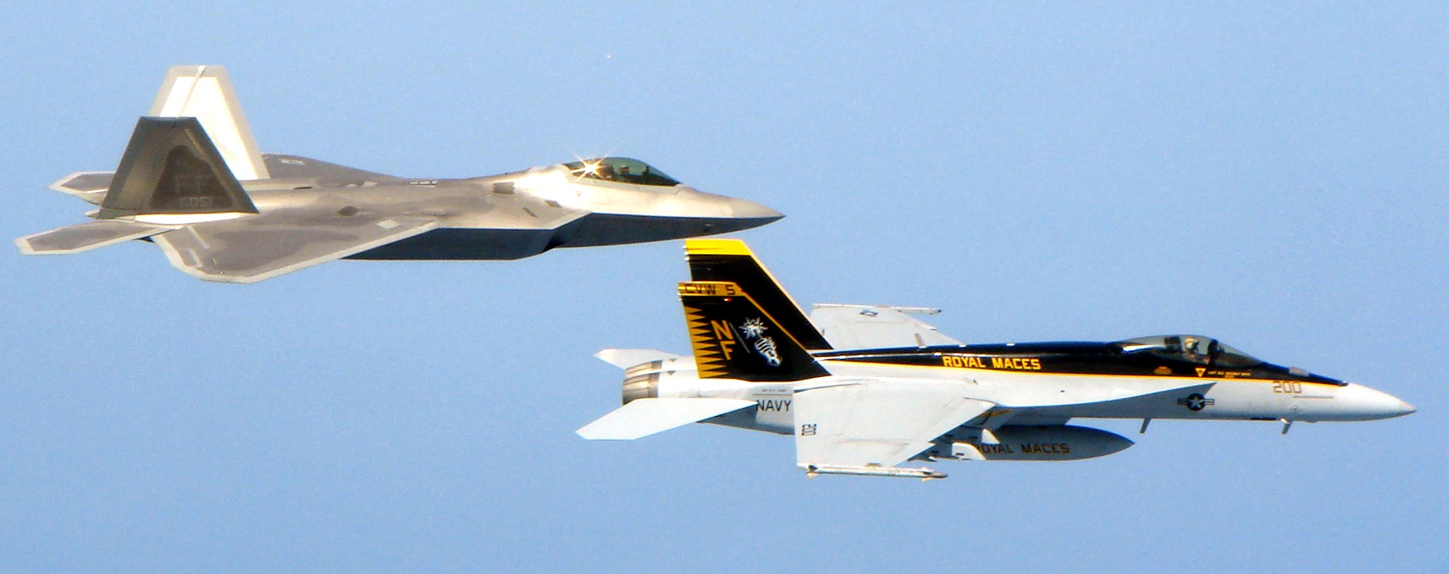 vfa-27 royal maces strike fighter squadron f/a-18e super hornet cv-63 uss kitty hawk cvw-5 us navy 171 usaf f-22 raptor