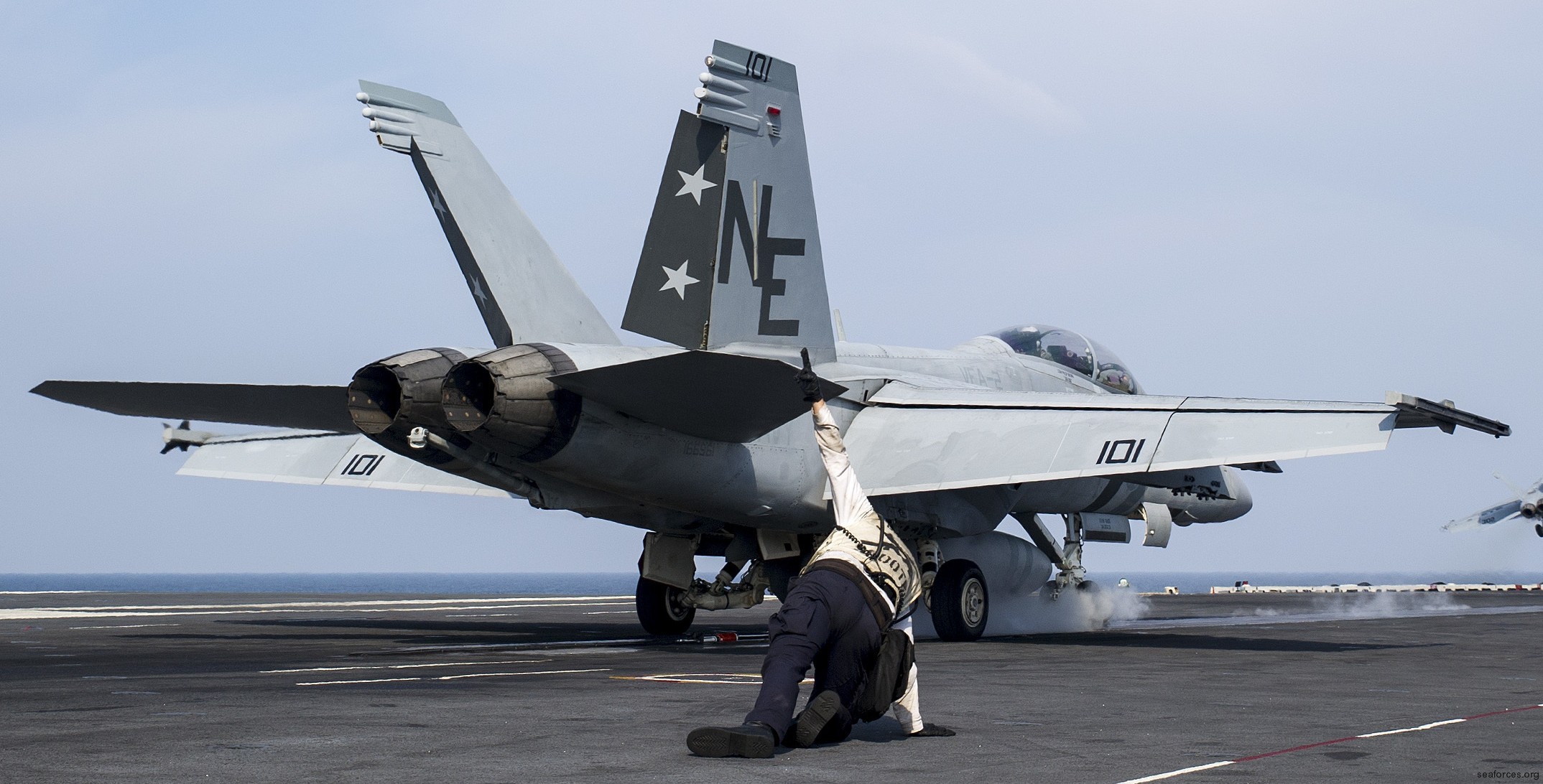 vfa-2 bounty hunters strike fighter squadron us navy f/a-18f super hornet carrier air wing cvw-2 uss george washington cvn-73 27