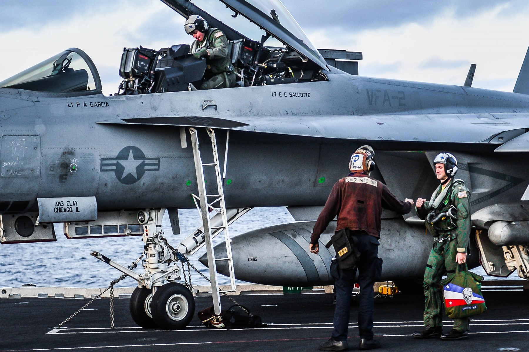 vfa-2 bounty hunters strike fighter squadron us navy f/a-18f super hornet carrier air wing cvw-2 uss ronald reagan cvn-76 19