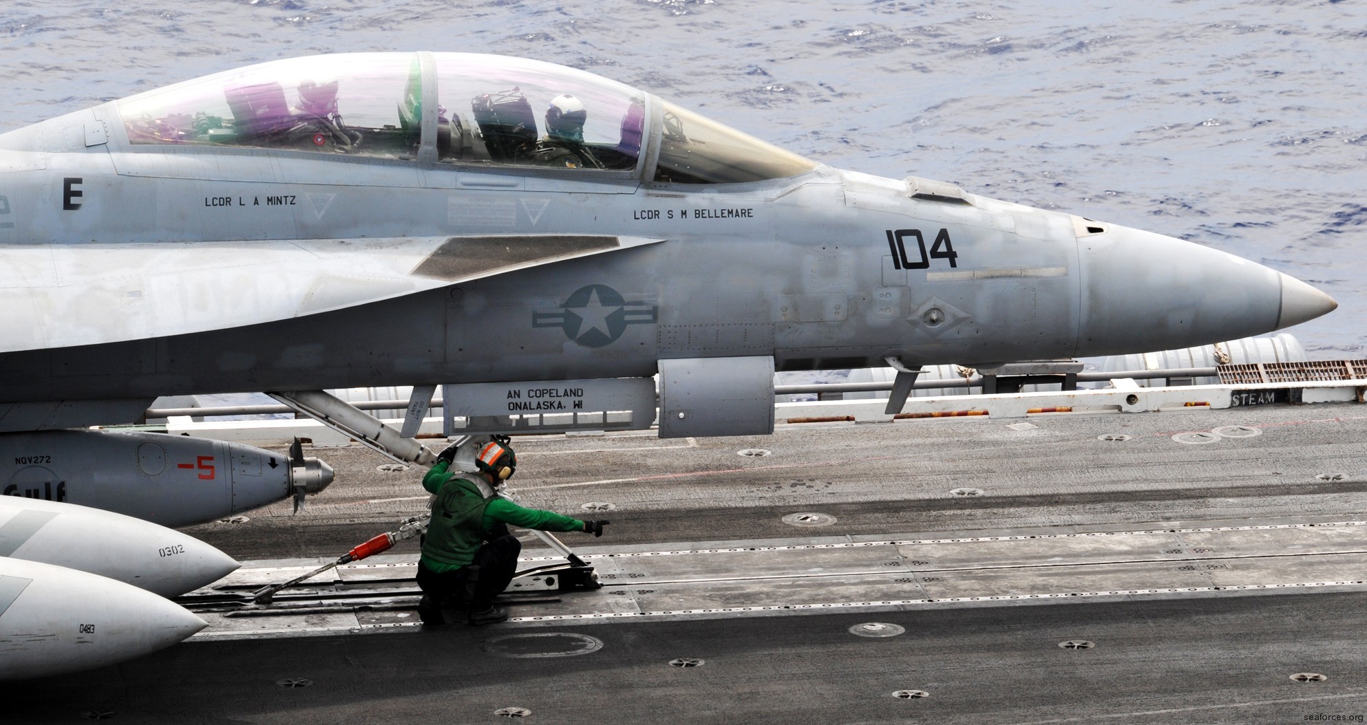 vfa-2 bounty hunters strike fighter squadron us navy f/a-18f super hornet carrier air wing cvw-2 uss abraham lincoln cvn-72 24