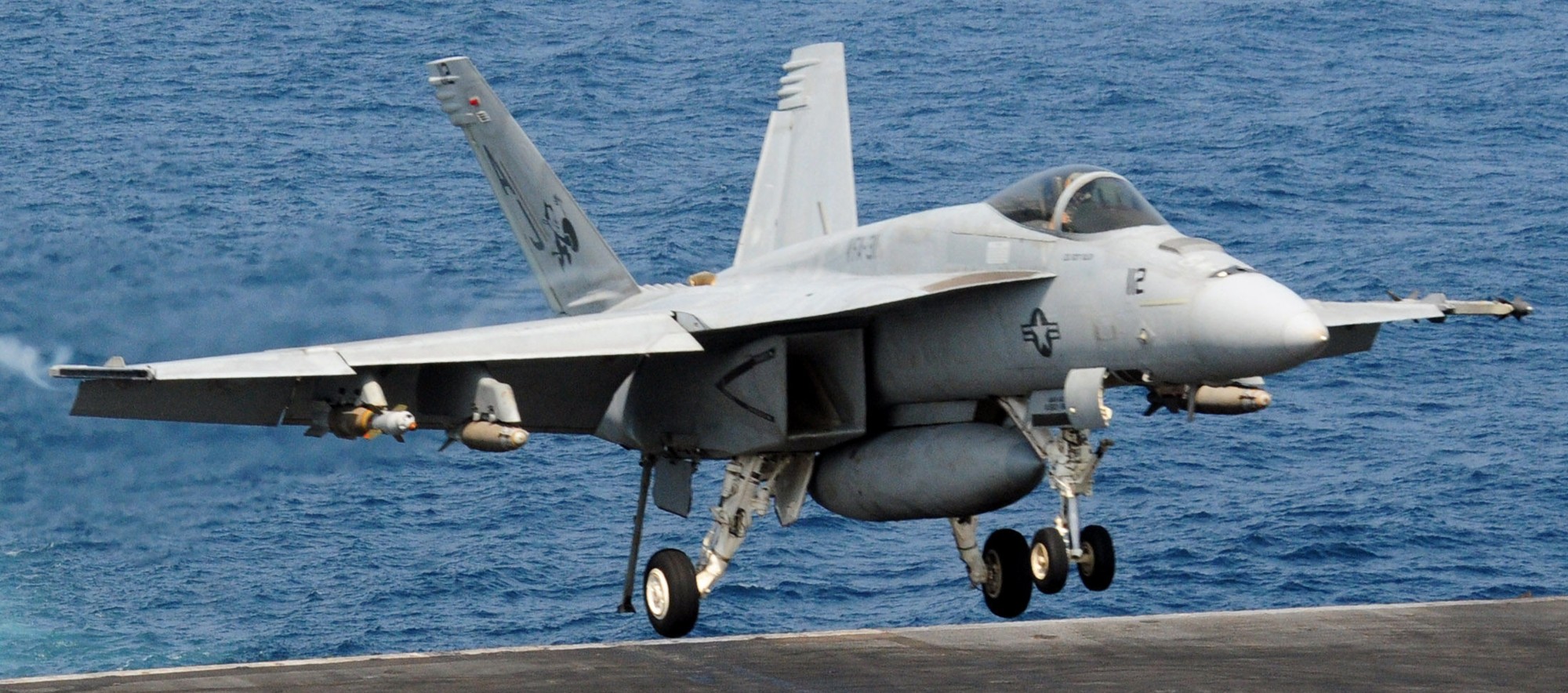 vfa-31 tomcatters strike fighter squadron f/a-18e super hornet us navy cvn-77 uss george h. w. bush cvw-8 13