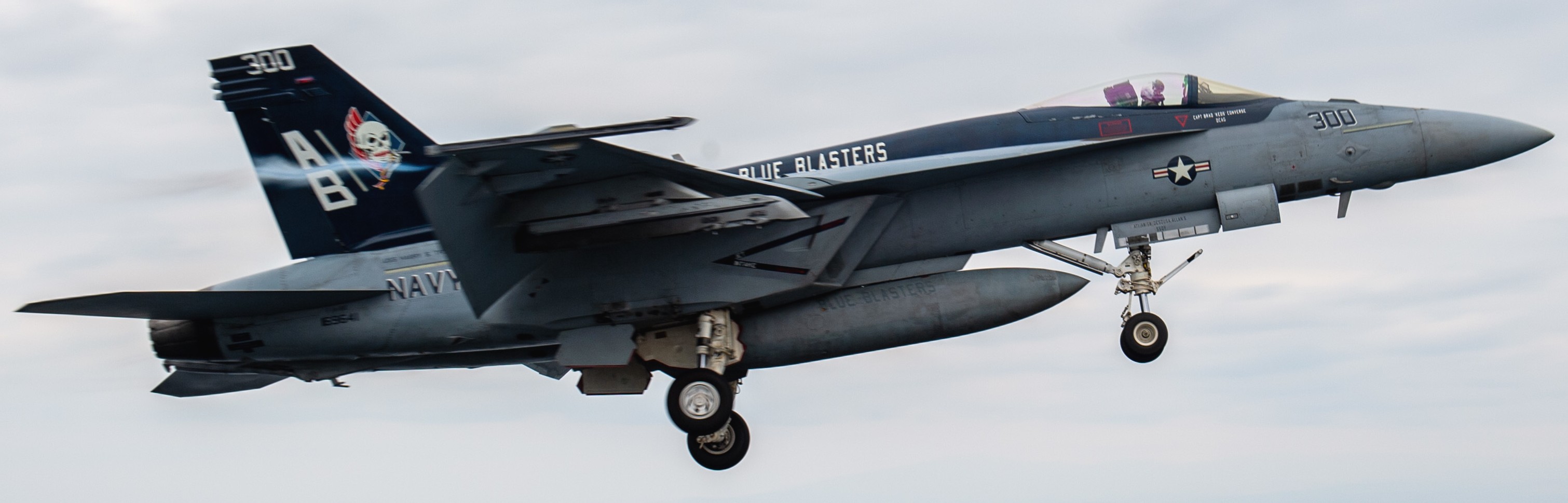 vfa-34 blue blasters strike fighter squadron f/a-18e super hornet cvn-75 uss harry s. truman cvw-8 us navy 92