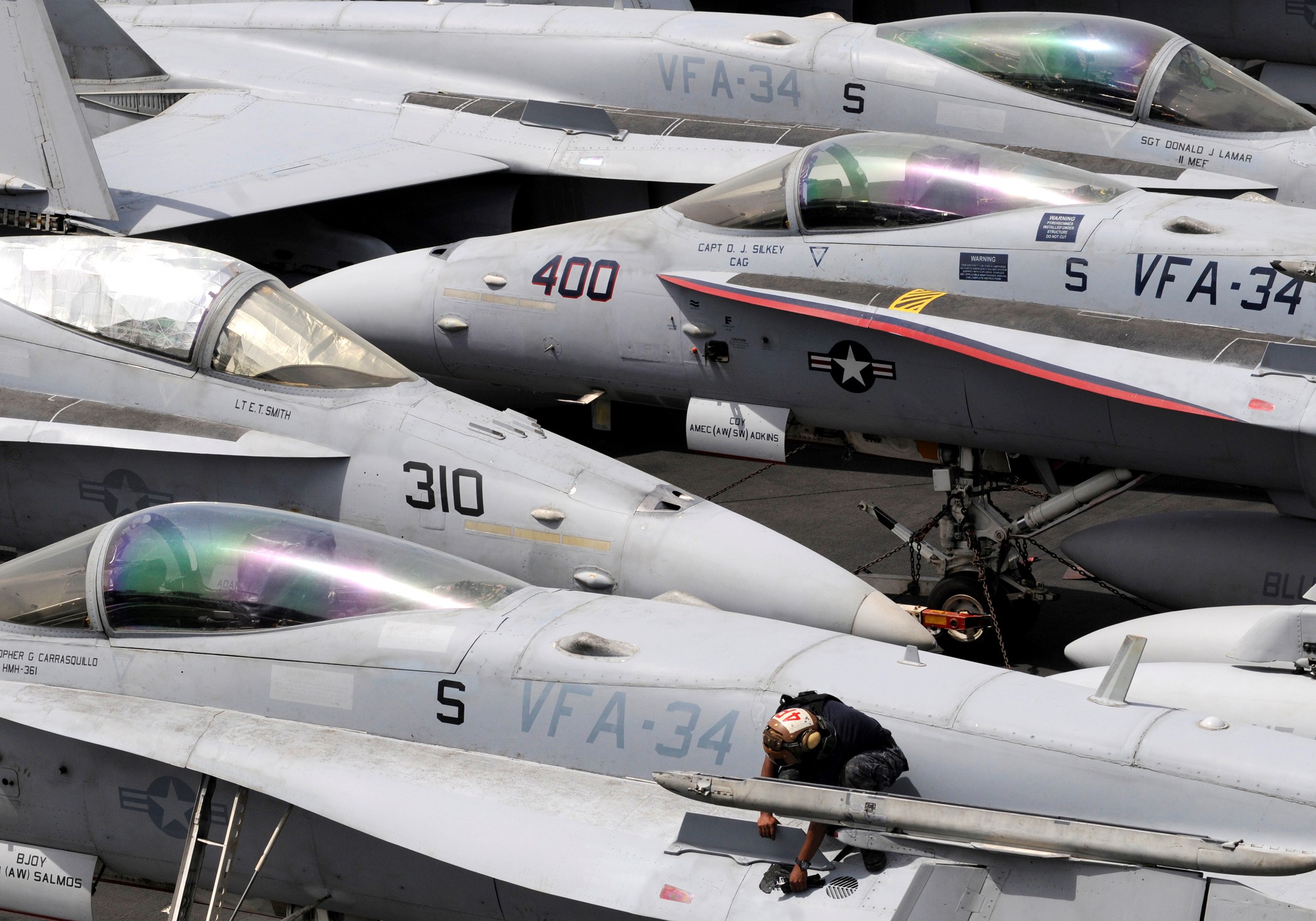 vfa-34 blue blasters strike fighter squadron f/a-18c hornet cvn-72 uss abraham lincoln cvw-2 us navy 82p