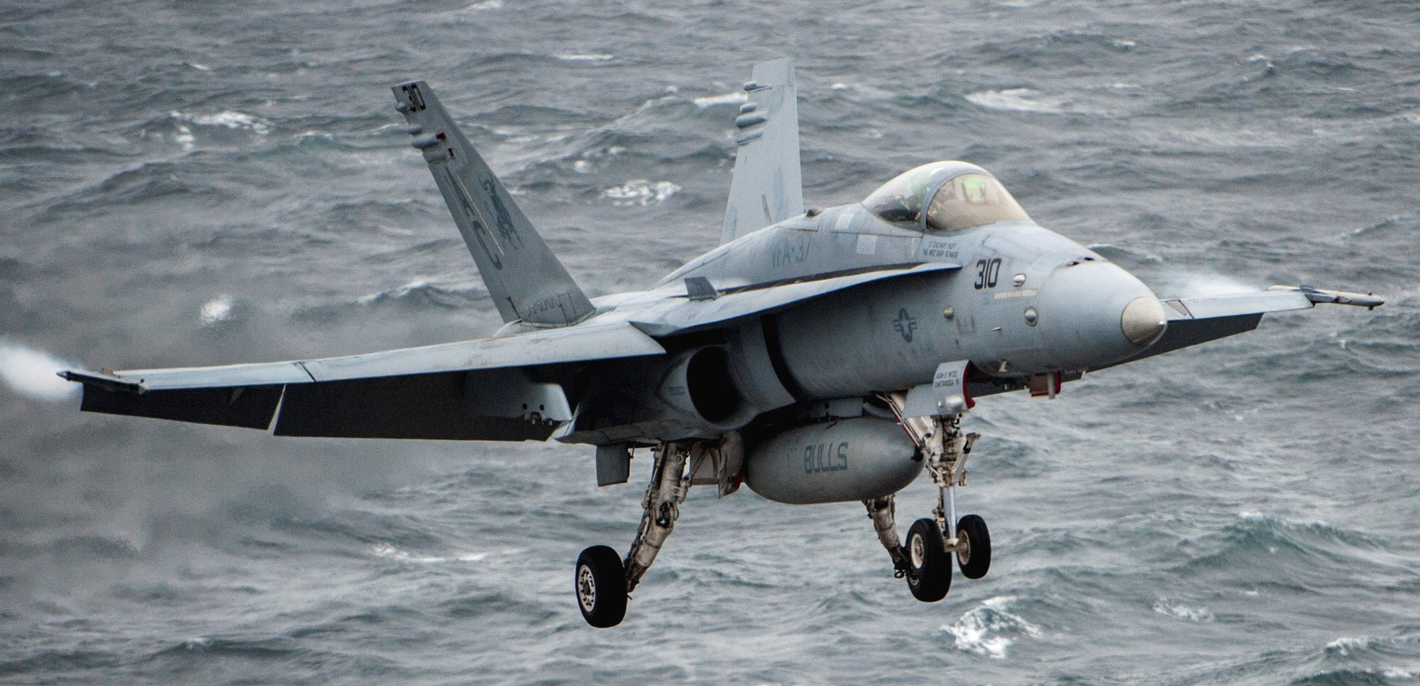 F/A-18 HORNET VFA-37 RAGIN' BULLS F/A-18 PATCH Details about   USN NAVY PILOT FLIGHT MILITARY 