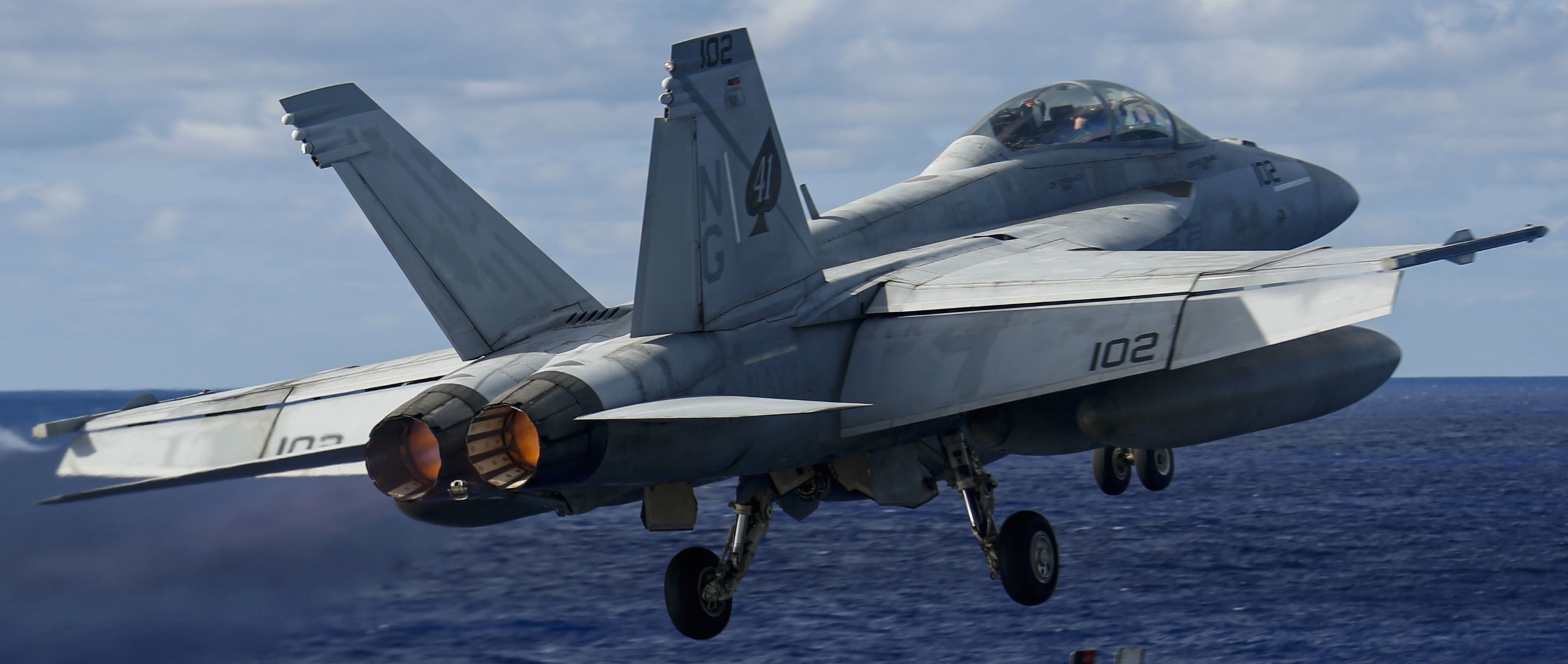 vfa-41 black aces strike fighter squadron f/a-18f super hornet cvw-9 cvn-72 uss abraham lincoln us navy 104