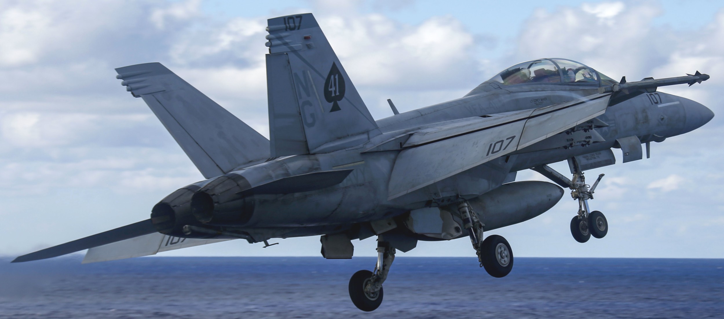 vfa-41 black aces strike fighter squadron f/a-18f super hornet cvw-9 cvn-72 uss abraham lincoln us navy 105