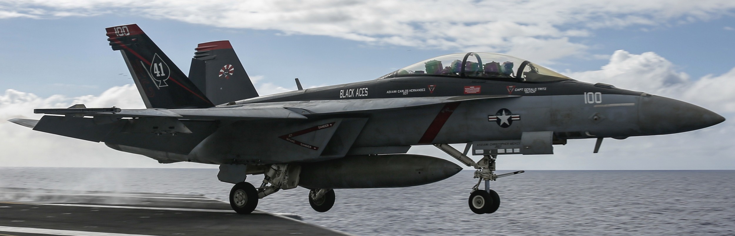 vfa-41 black aces strike fighter squadron f/a-18f super hornet cvw-9 cvn-72 uss abraham lincoln us navy 110