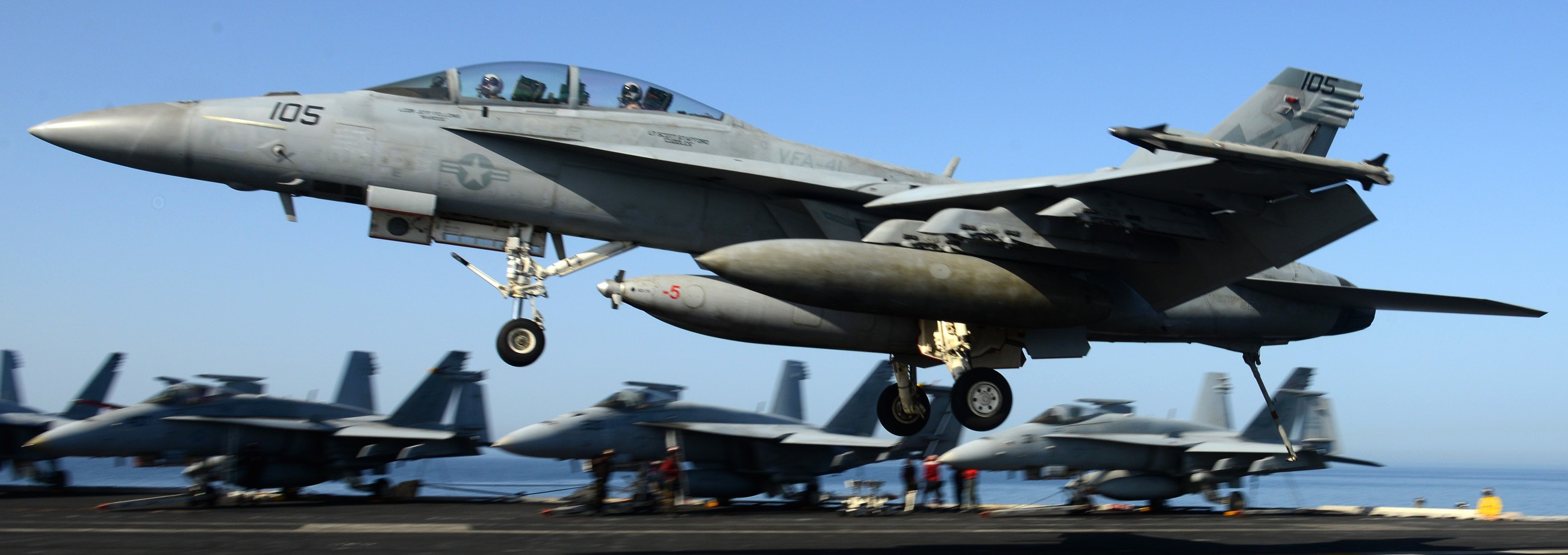 1:100 US Navy Boeing F-18F Hornet Strike Fighter VF-41 Black Emperor Squadron 
