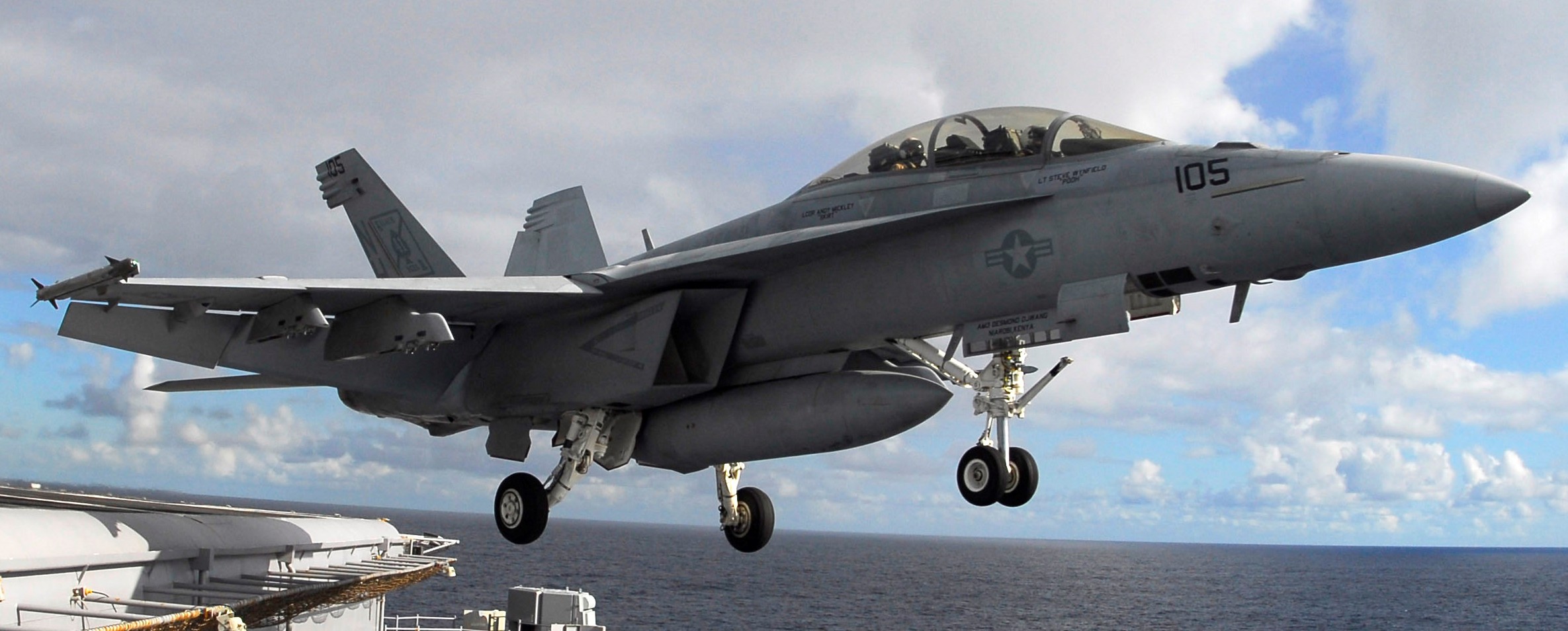 1:100 US Navy Boeing F-18F Hornet Strike Fighter VF-41 Black Emperor Squadron 